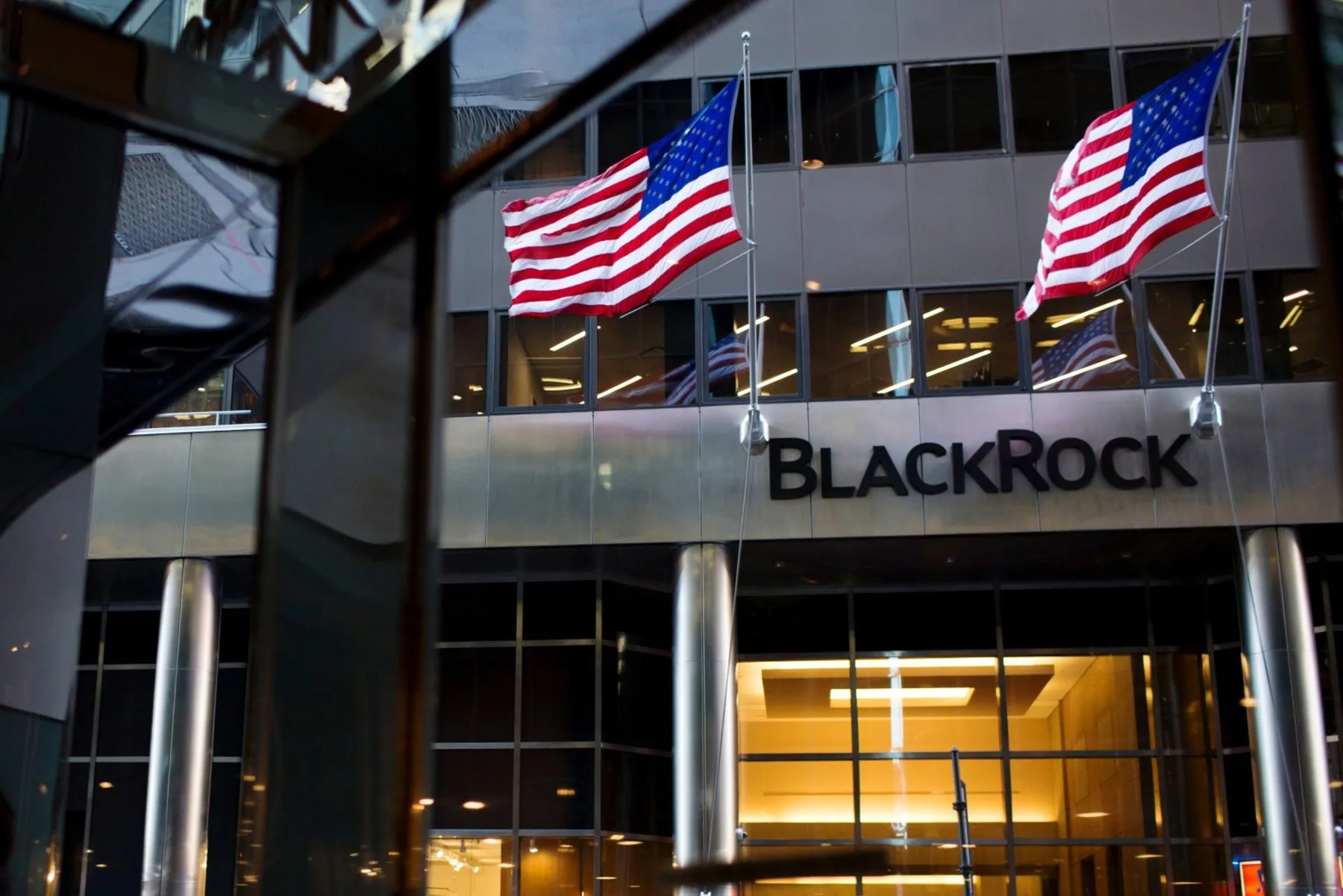 BlackRock Buys the Bitcoin Dip with $300 Million